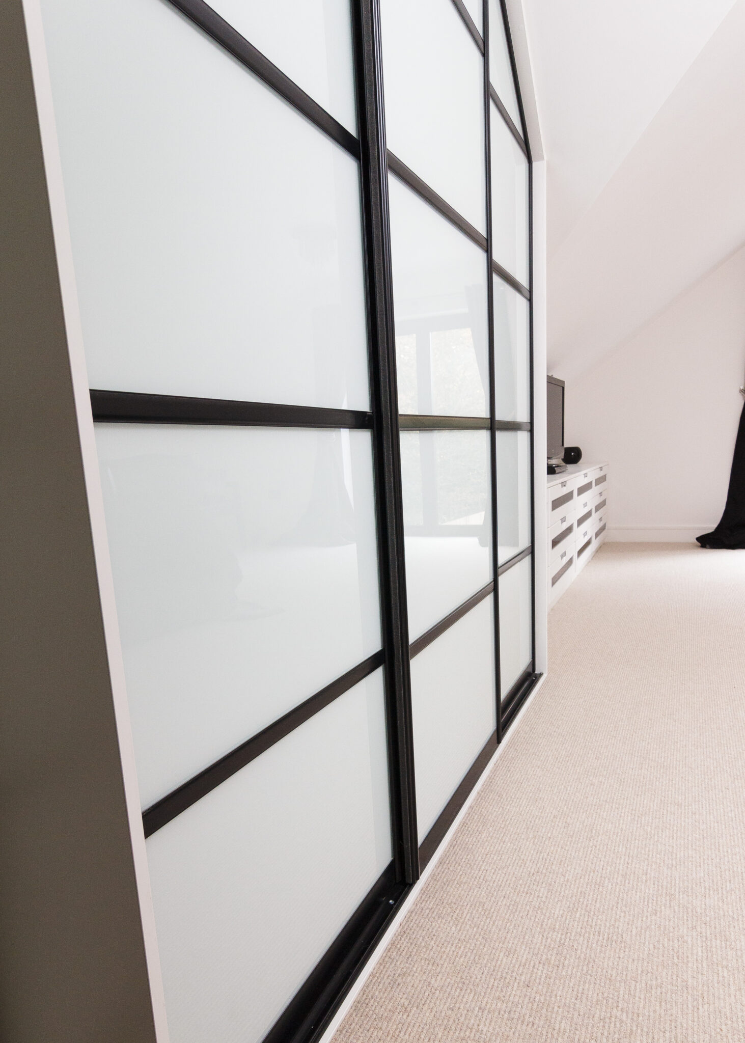 Oriental sliding wardrobe black & white glass