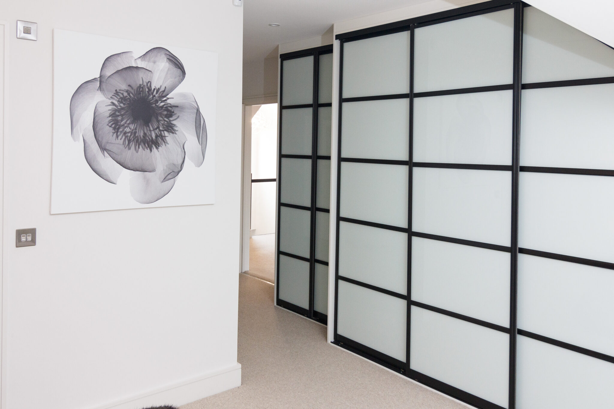 Oriental Custom bedroom sliding wardrobe black & white glass